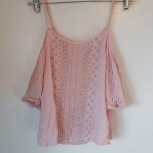 Cold shoulder crop top.